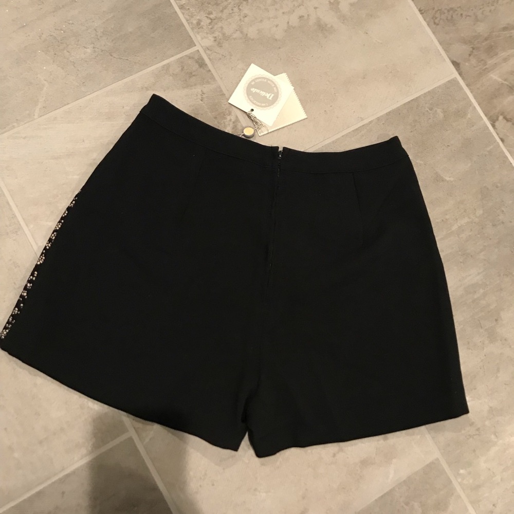 Shorts - Picture 4 of 4